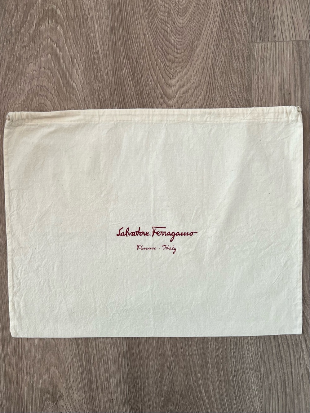 Ferragamo dust bag (C920)